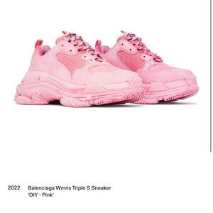 Balenciaga Women's Triple S Sneaker 37EURO